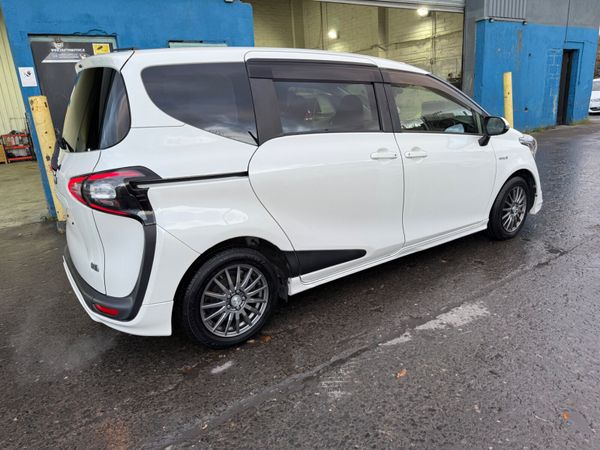 2017 Toyota Sienta hybrid 7 seater Automatic 370478811