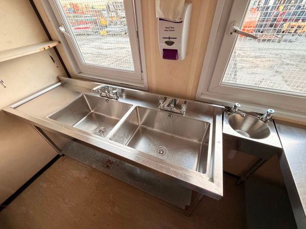 32 X 10 FULL INDUSTRIAL KITCHEN SPEC CANTEEN 370495196