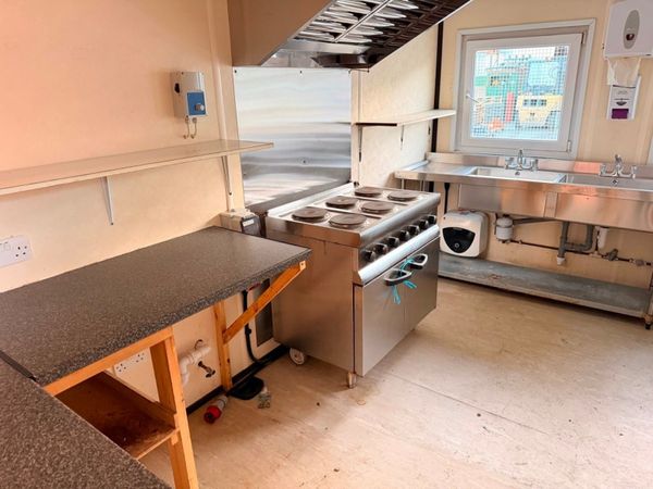 32 X 10 FULL INDUSTRIAL KITCHEN SPEC CANTEEN 370495193