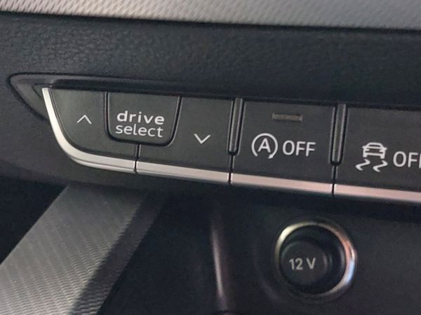 Audi A4 *New Model* *New NCT* 2015 370500058