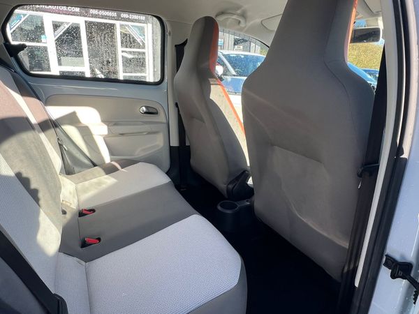 2013 Volkswagen up! 370524229