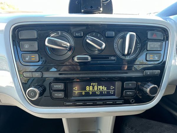 2013 Volkswagen up! 370524233