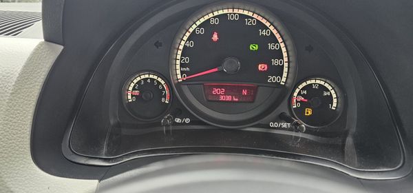 2014 Volkswagen Up (AUTOMATIC & VERY LOW MILAGE) 370611800