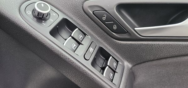 Volkswagen Golf 2012 (AUTOMATIC & LOW MILAGE) 370612545