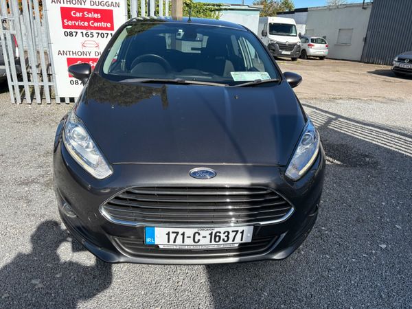 2017 Ford Fiesta titanium 370634410