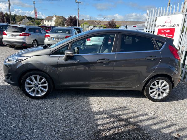 2017 Ford Fiesta titanium 370634412