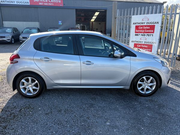 2017 Peugeot 208 370634723