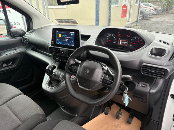2020 Peugeot Partner 3 seater 370634872