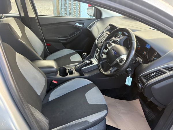 2014 Ford Focus hatchback 370636419