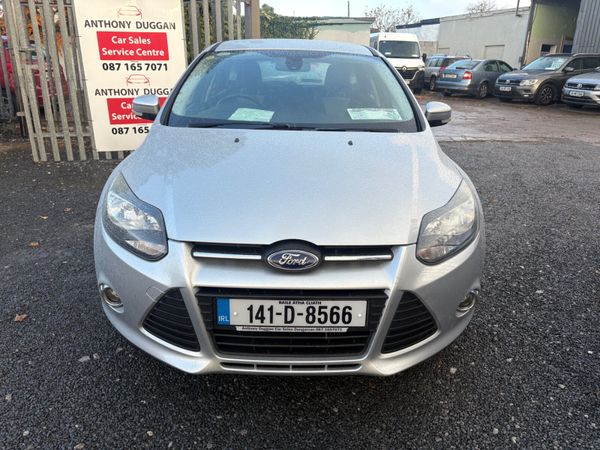 2014 Ford Focus hatchback 370636422