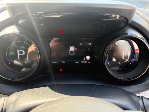 2022 Toyota Yaris Hybrid platinum 370633094