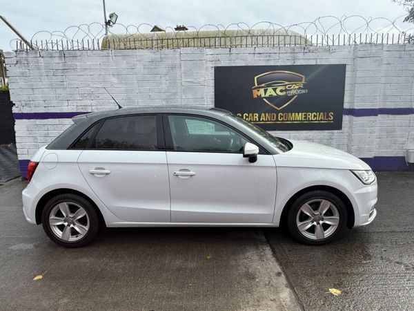 Audi A1 2016 370644275