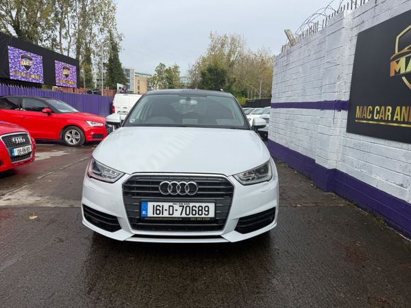 Audi A1 2016 370644273