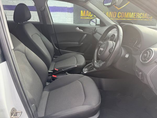 Audi A1 2016 370644298