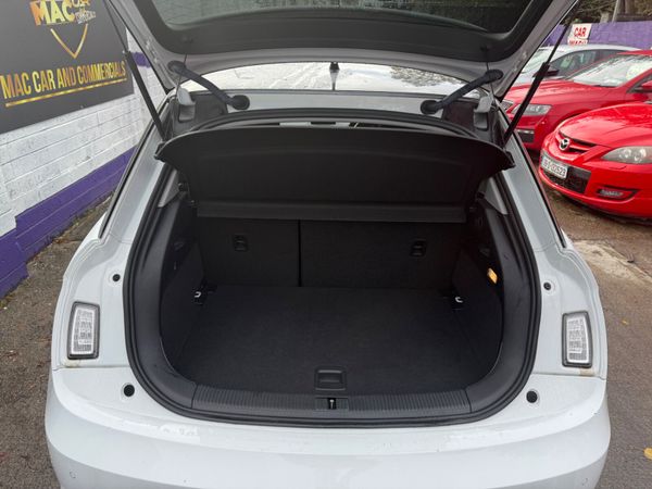 Audi A1 2016 370644301