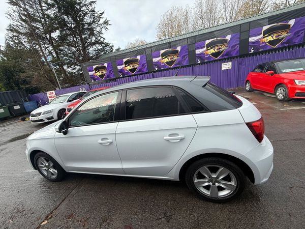 Audi A1 2016 370644303