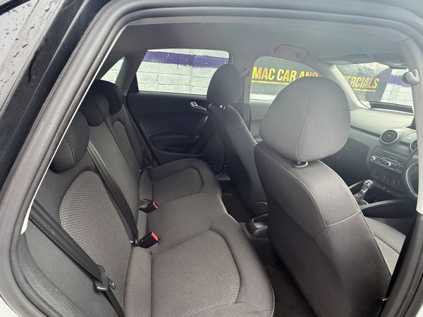 Audi A1 2016 370644319