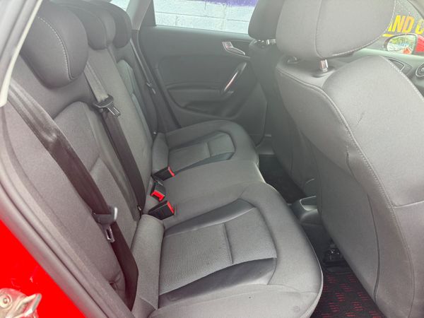 Audi A1 2017 370644504