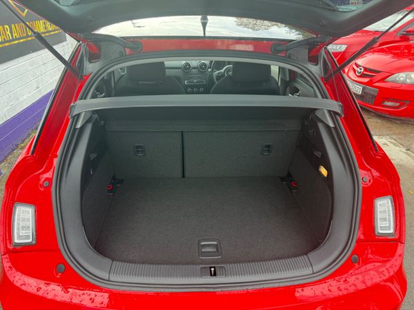 Audi A1 2017 370644505