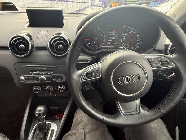 Audi A1 2017 370644513