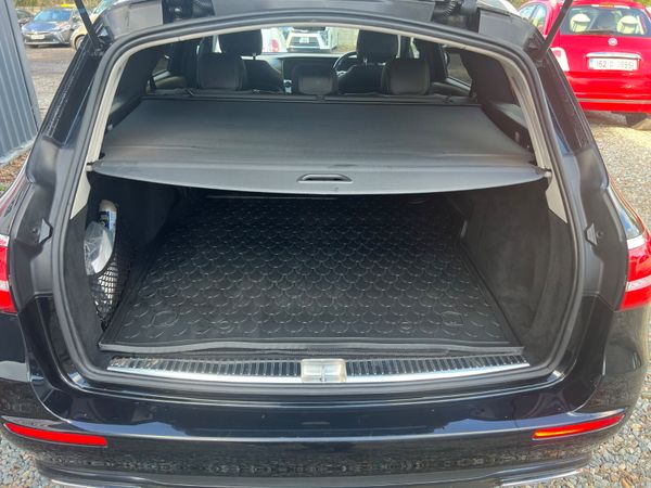 Mercedes-Benz E-Class 2019 370699664