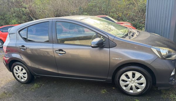 Toyota Aqua 2014/Hybrid/Automatic 370729654