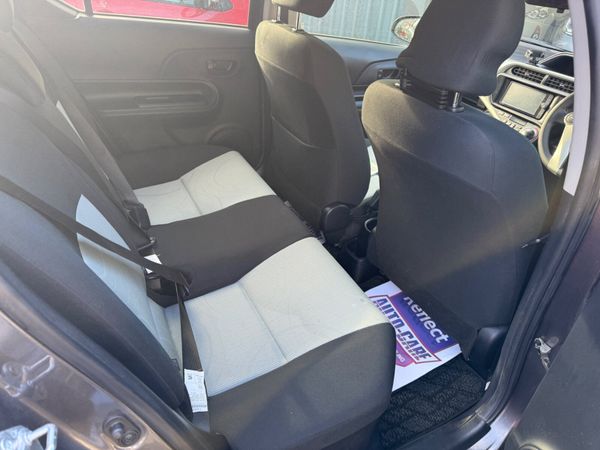 Toyota Aqua 2014/Hybrid/Automatic 370729671