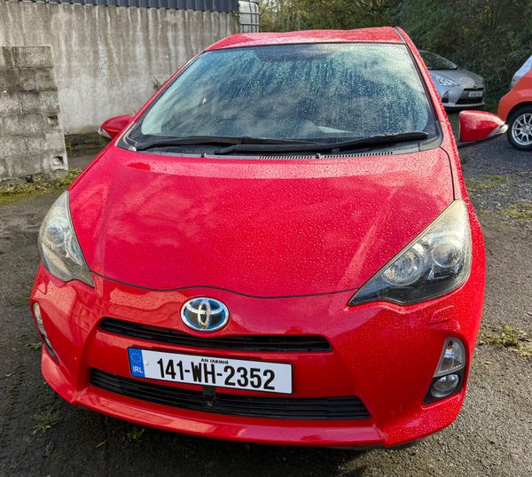 Toyota Aqua 2014/ hybrid/Automatic 370734374