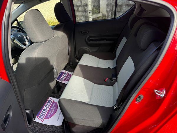 Toyota Aqua 2014/ hybrid/Automatic 370734377