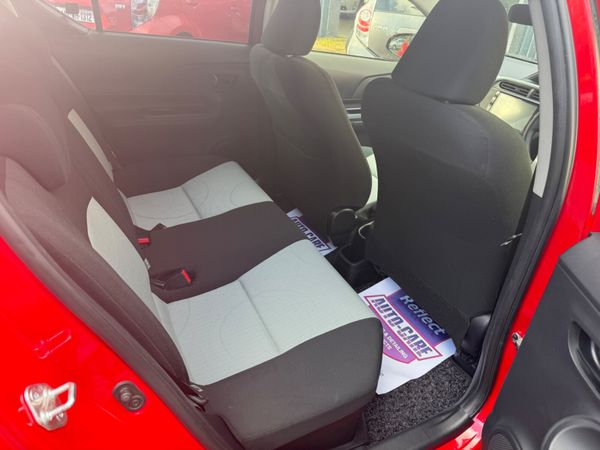 Toyota Aqua 2014/ hybrid/Automatic 370734390