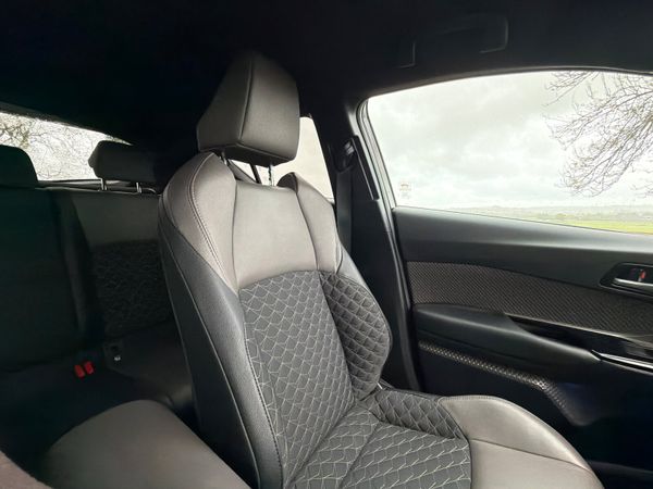 Toyota C-HR 2021 SOL Hybrid LOW MILEAGE 370735185