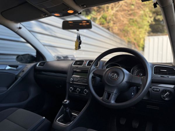 Volkswagen Golf 2010 370736592