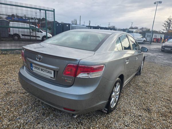 Toyota Avensis 2011 370744915