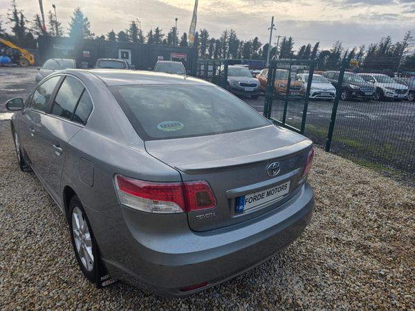 Toyota Avensis 2011 370744919