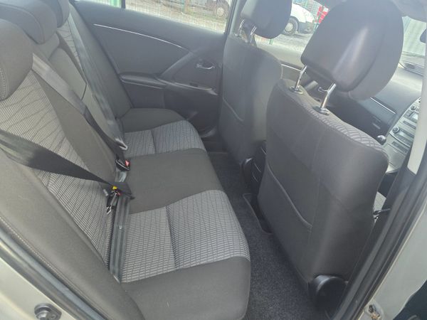 Toyota Avensis 2011 370744928