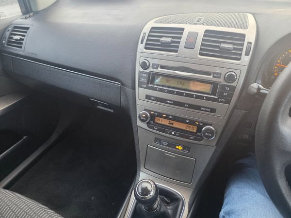 Toyota Avensis 2011 370744930