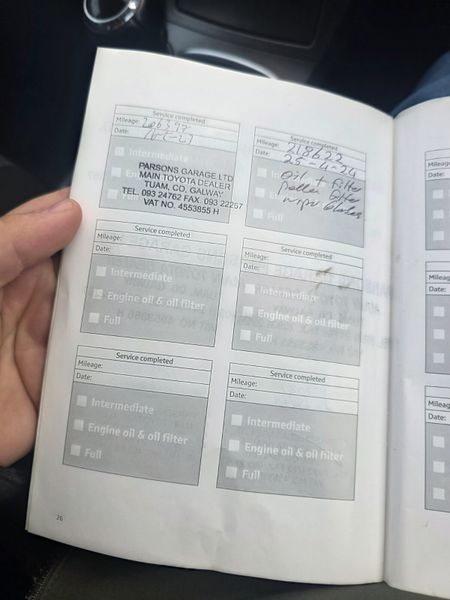 Toyota Avensis 2011 370744955