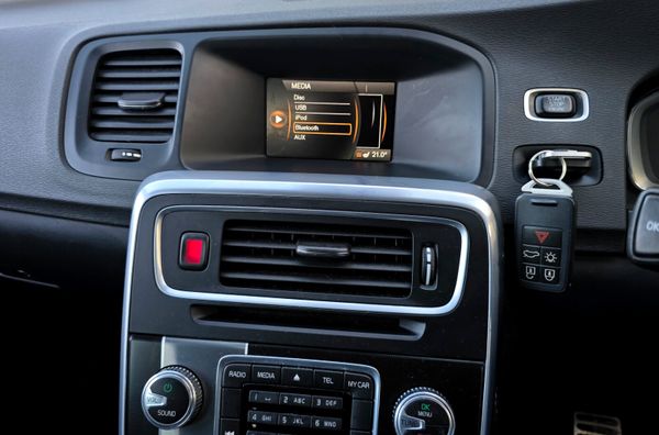 🔥 2015 Volvo V60 D2 (115hp) R-Design 1.6 Diesel 370756229