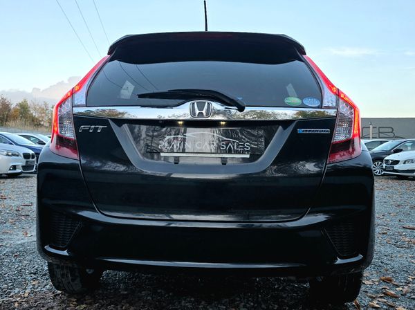 🔥 2015 Honda Fit 1.5 Petrol Hybrid Automatic 370767521