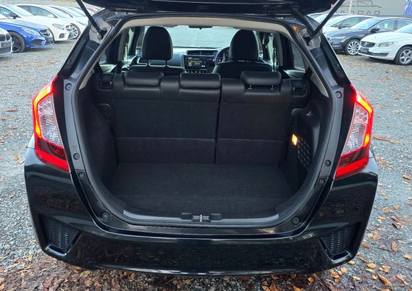 🔥 2015 Honda Fit 1.5 Petrol Hybrid Automatic 370767523