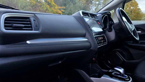🔥 2015 Honda Fit 1.5 Petrol Hybrid Automatic 370768130