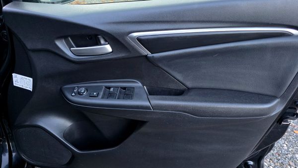 🔥 2015 Honda Fit 1.5 Petrol Hybrid Automatic 370768532