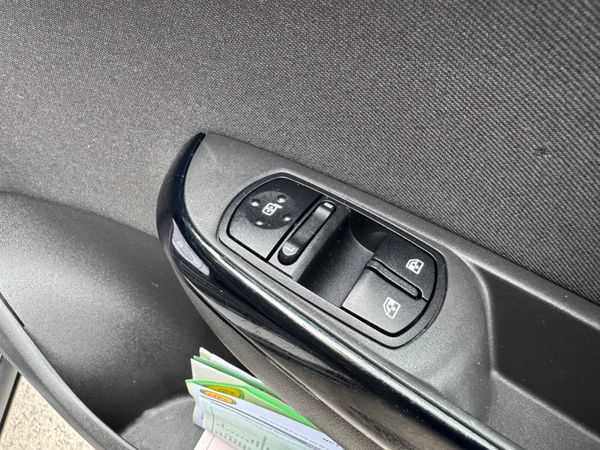 Opel Corsa 2016 SC 1.4  *** ONLY 75k/MILES*** 370775580