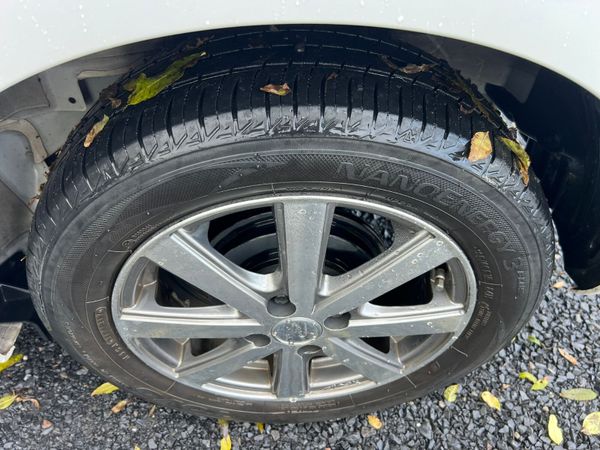 15 Honda Fit Hybrid 370817733