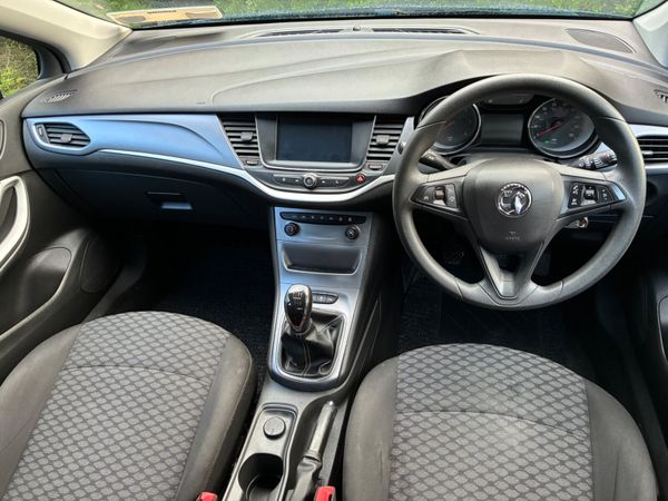 Vauxhall Astra 2017 *NCT 03-26* 370819018