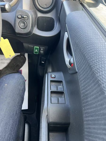 11 Honda Fit Hybrid 370812775