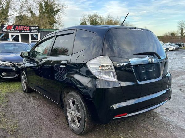 11 Honda Fit Hybrid 370812779