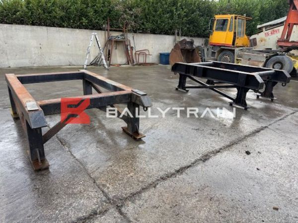 Work Benches 370825906
