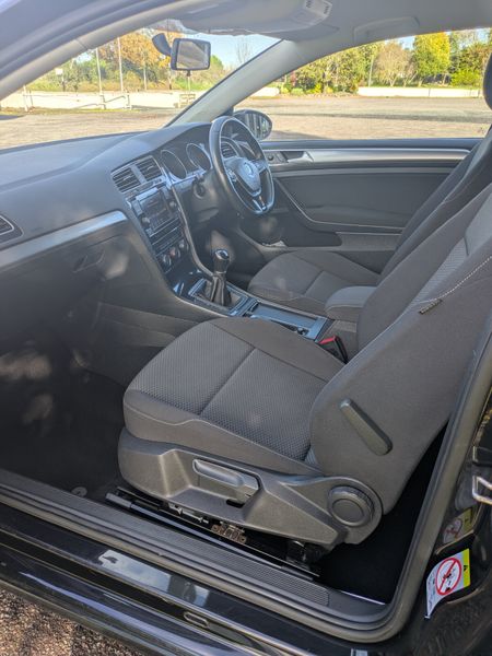 Volkswagen Golf Trendline 2017 370823560