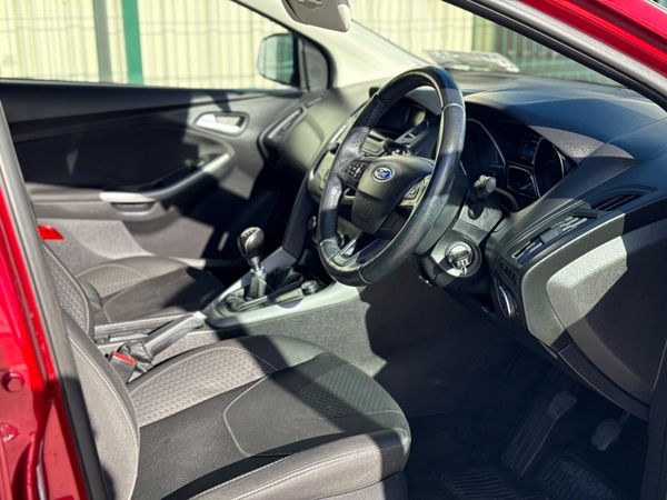 Ford Focus 2015 Low Kms!!! 370831195